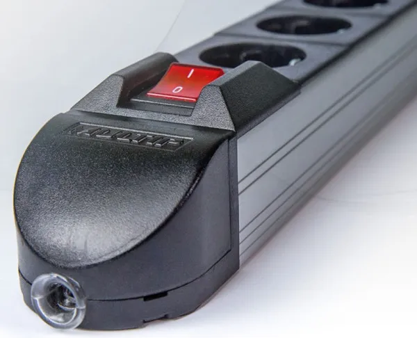 Produžni kabl Multip 1001061 sa 5 utičnica/prekidač/5m Slika 3