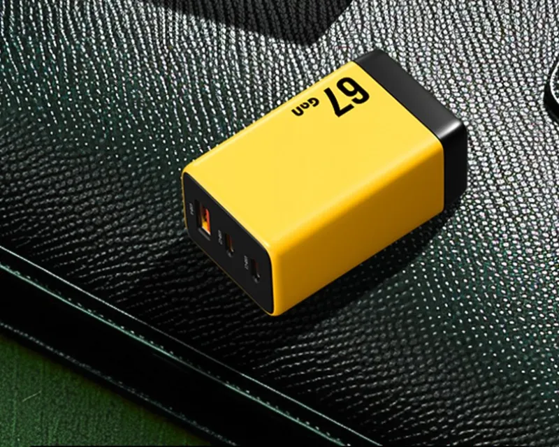 WEKOME WP-U157 Super brzi Strujni GaN punjač, 3-porta USB (3.0 i 2 x 3.1 Tip C) 67W, žuti  Slika 2