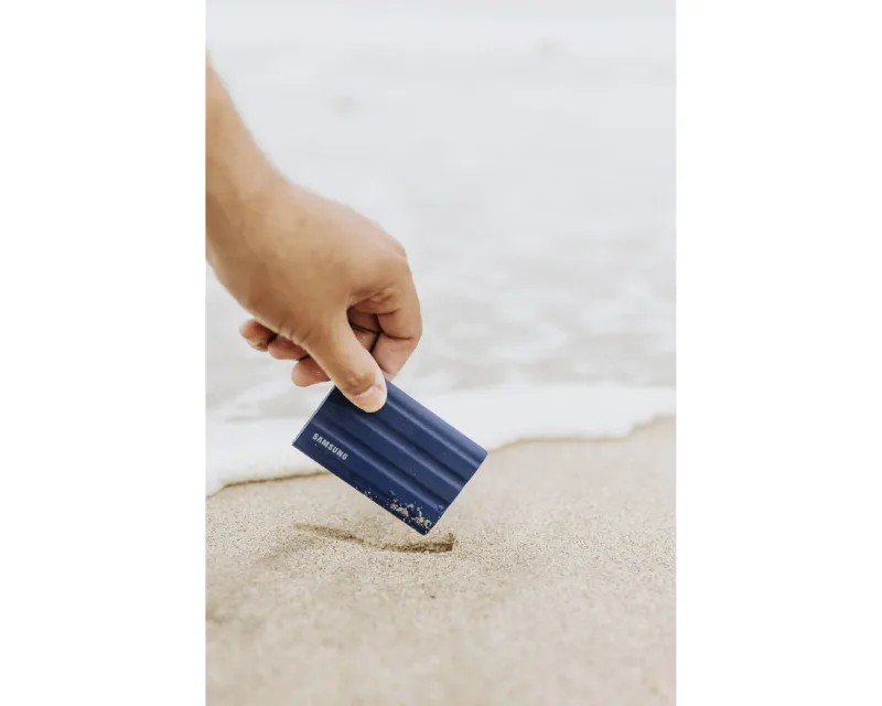 SAMSUNG Portable T7 Shield 2TB plavi eksterni SSD MU-PE2T0R  Slika 5