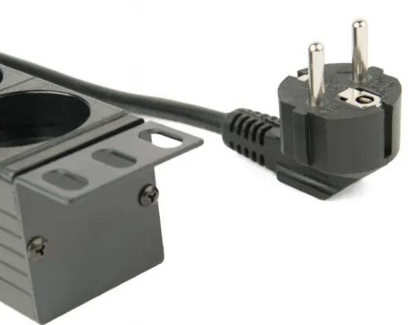 EG-PDU-014 Gembird Produzni kabl sa zastitom 8 uticnica 16A, PDU 1U, aluminium, 3m Slika 2