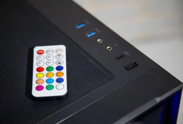 UGD Kuciste Titan 2314, ATX, providna stranica, ugradjena 4xRGB kulera, Crno Slika 8