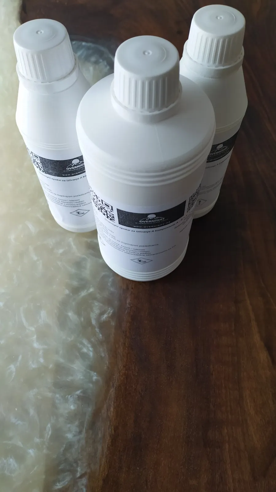 Epoksidna smola za nalivanje 2kg (1,5kg smola + 0,5kg učvršćivač) Slika 1