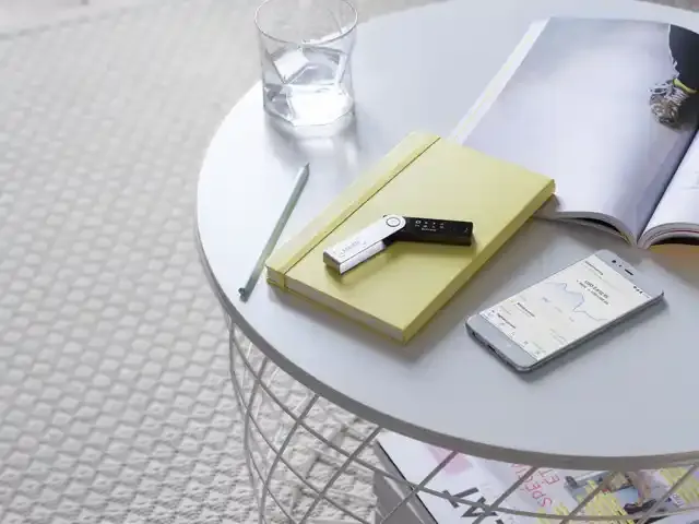 Kripto novčanik Ledger Nano X Black Slika 2