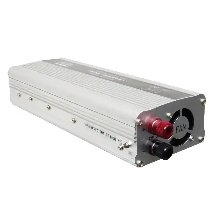 Pretvarač napona SAL VDC-VAC 12-230 2000/100W+USB Slika 2